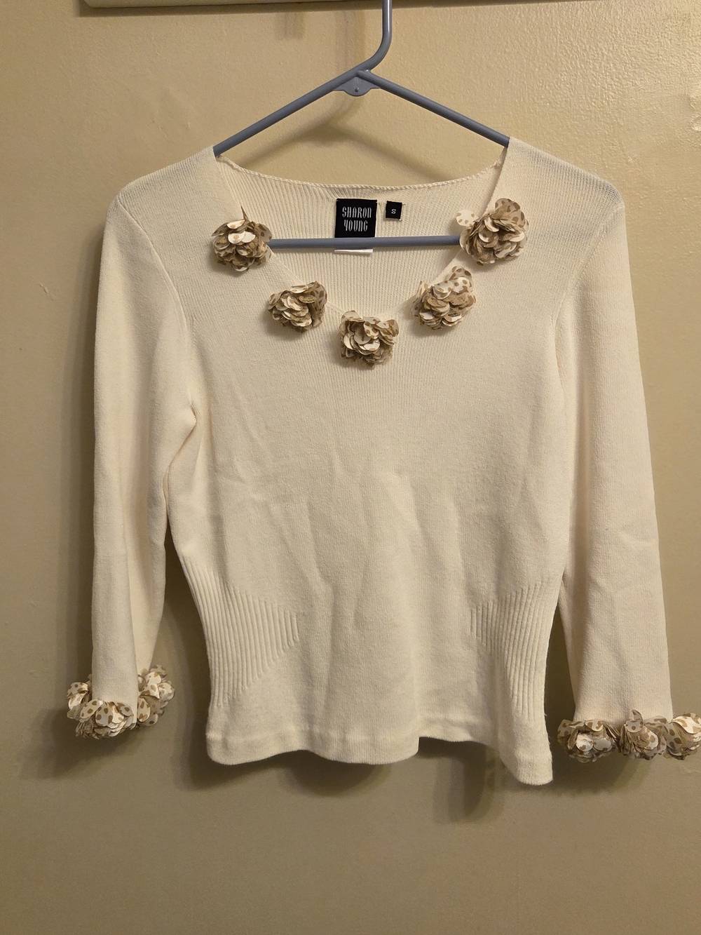 Sharon Young Ivory Rosette Sweater Small V-Neck Cottagecore Coquette Romantic